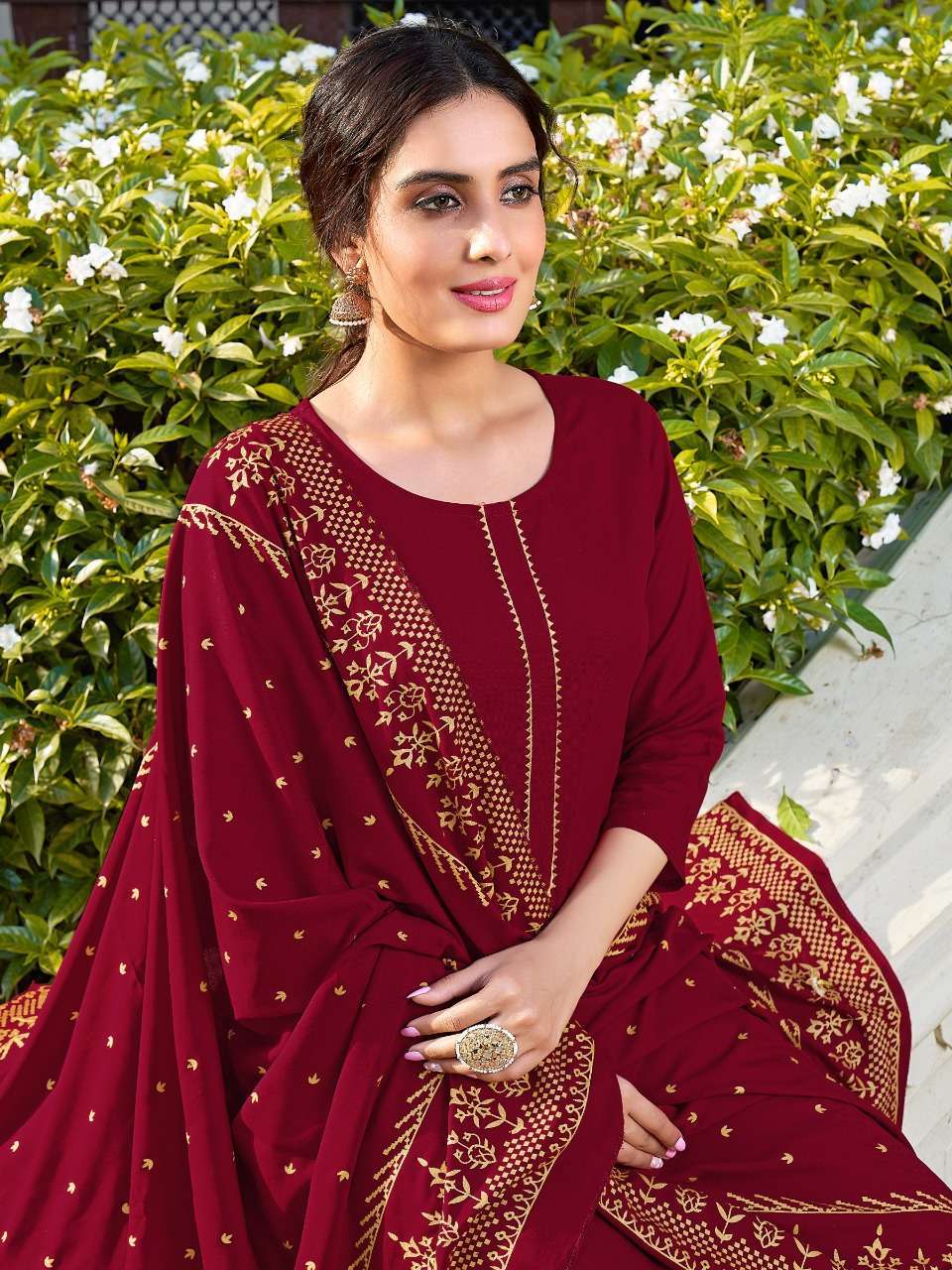 banwery panghat series 1001-1006 heavy 14 kg rayon suit 