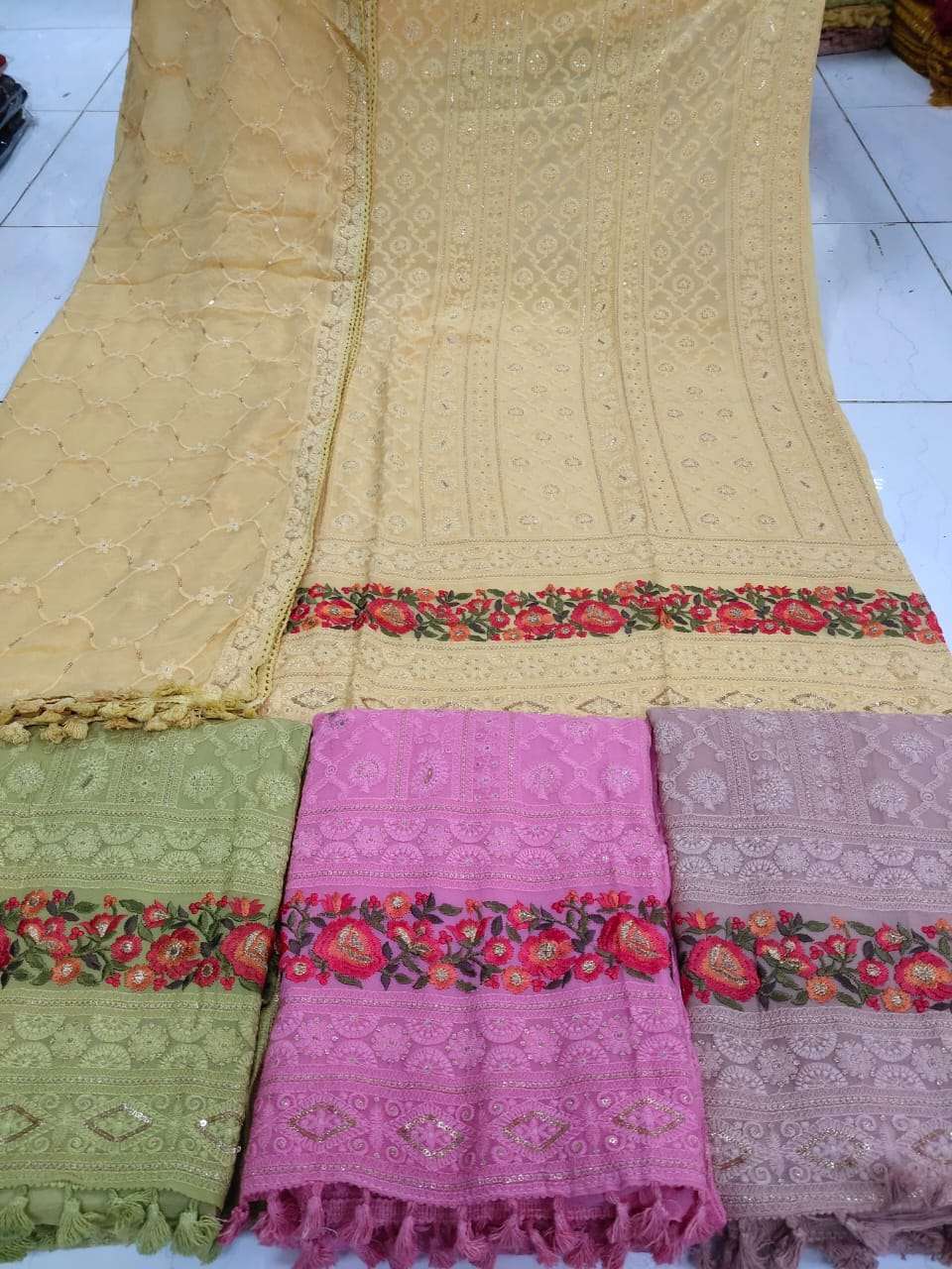 LAKHNAVI BY UTSAV NON CATALOGUE 4 COLOUR MATCHING SUITS