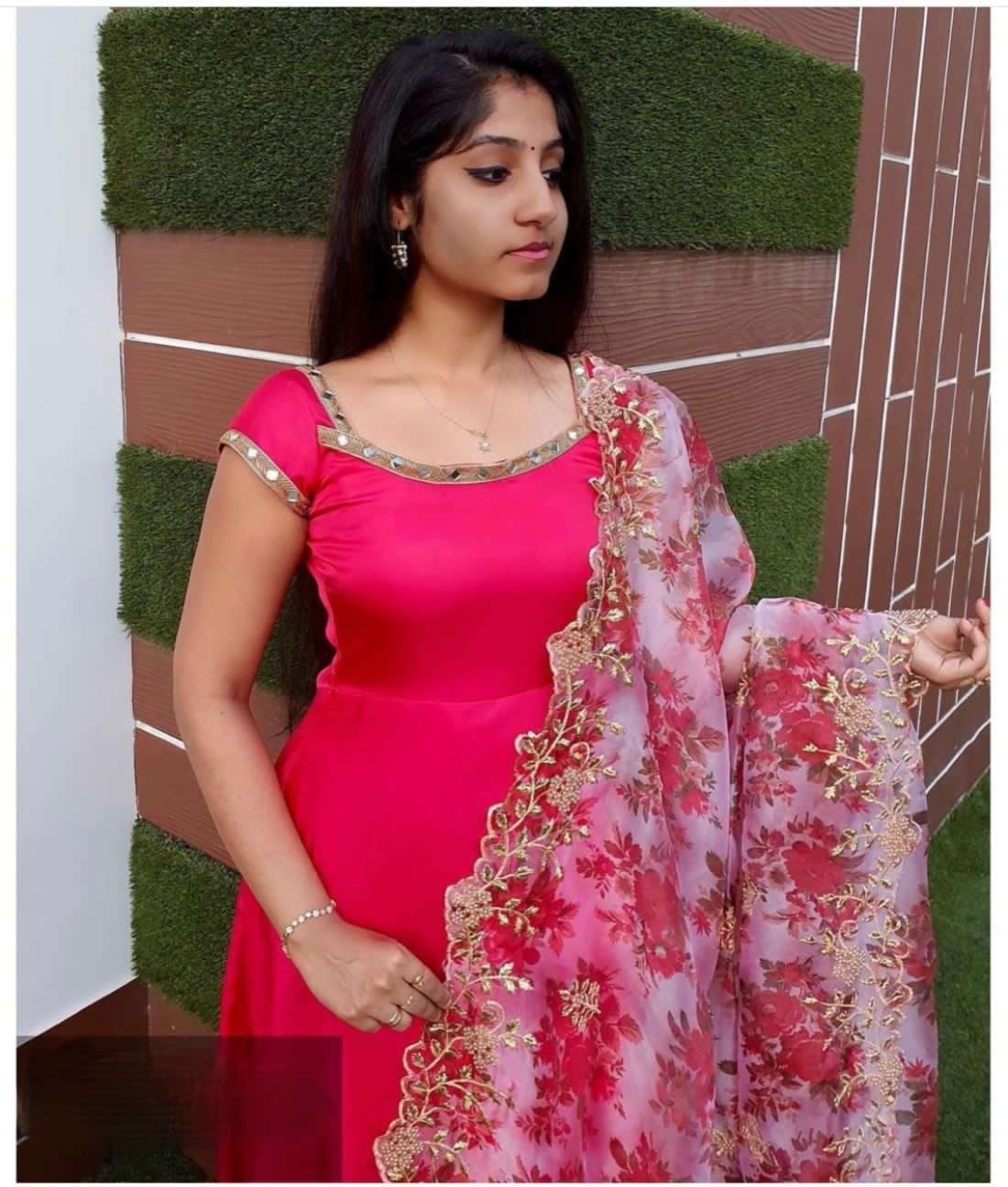 X-LADY HEARTY DESIGNER TAPETA KURTI WITH DUPATTA 