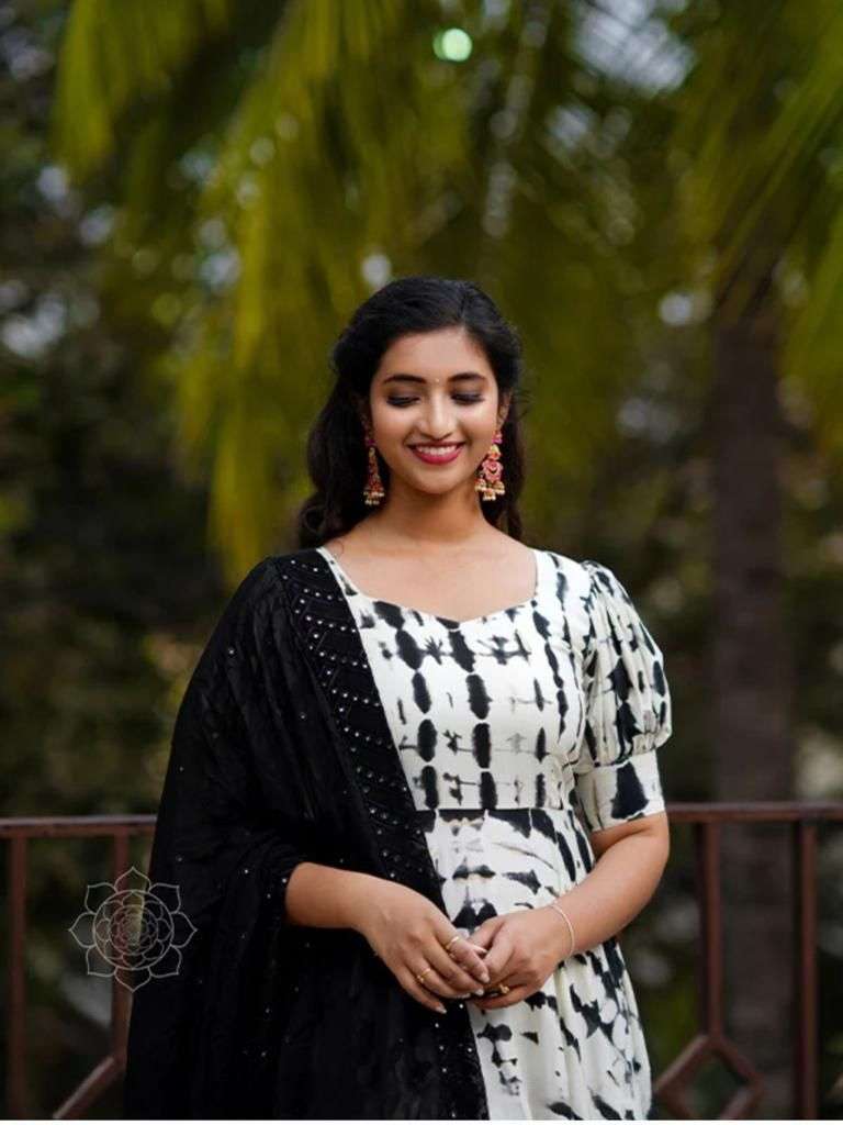 X-Lady launching Lehriya print gown with 9mm Sequence embroidery dupatta