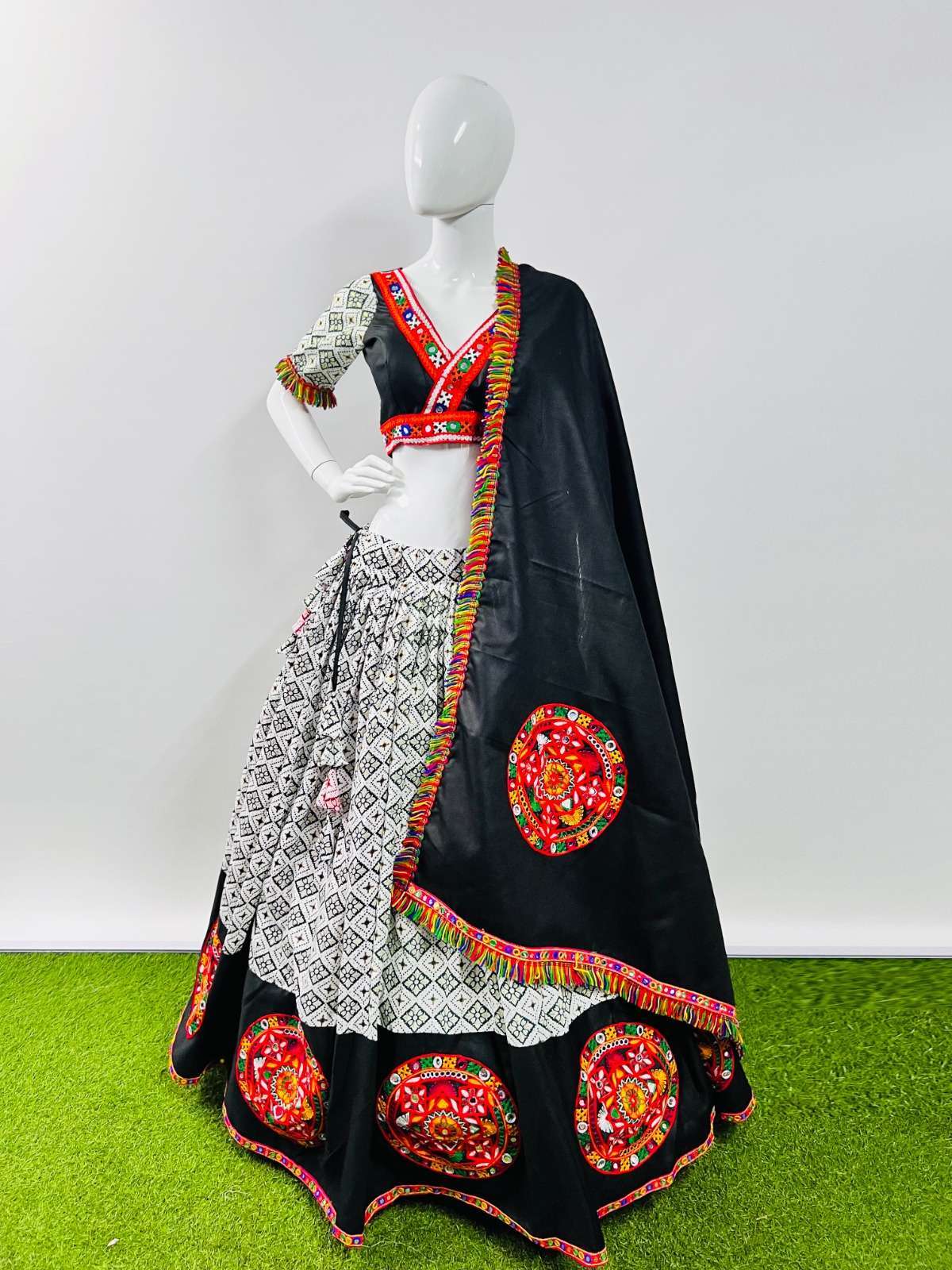aawiya 7039 designer patola print with work single navratri chaniya choli