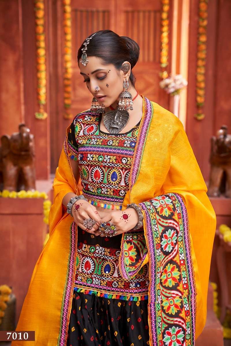 aawiya rajwadi vol 4 series 7010 mix cotton silk navratri chaniya choli