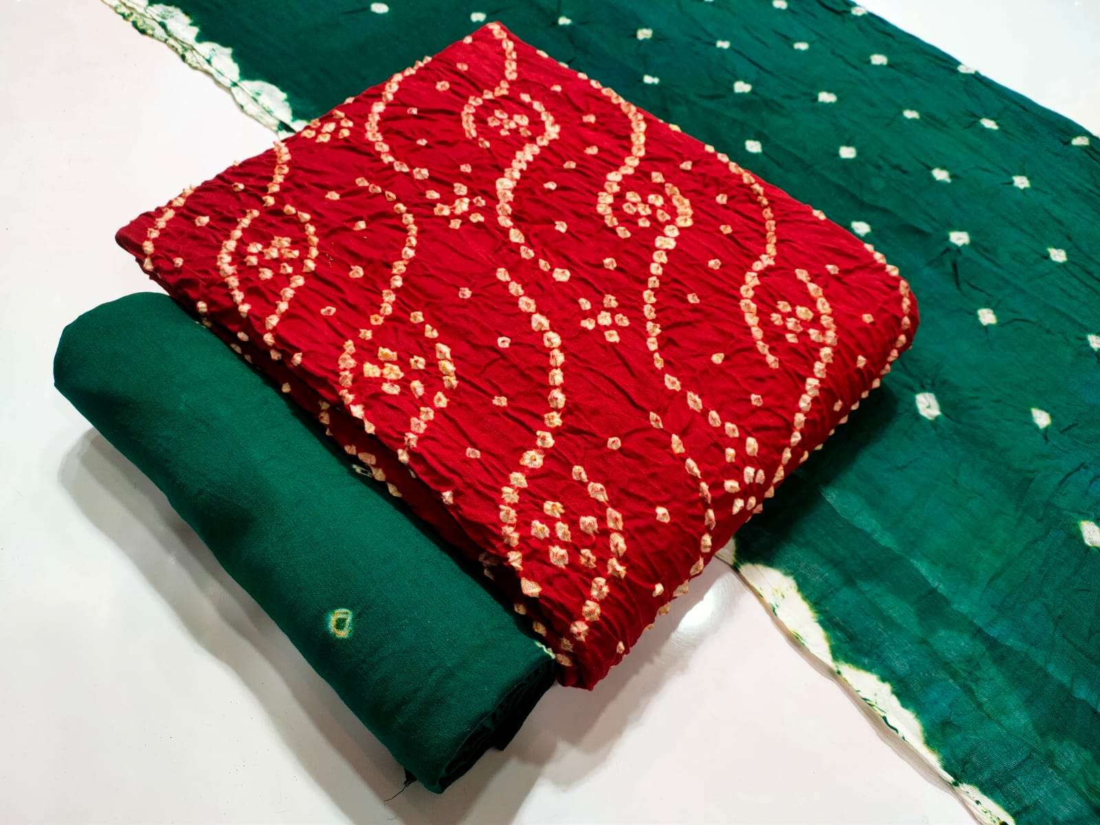 Nemi White Dana Bandhej With Contras Matching