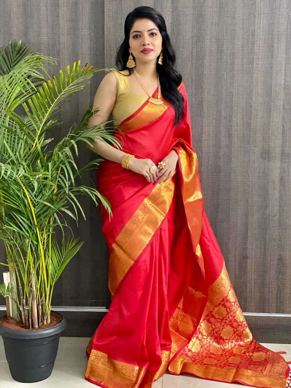 pr simple party wear rich pallu handloom zari wok saree with tassel 