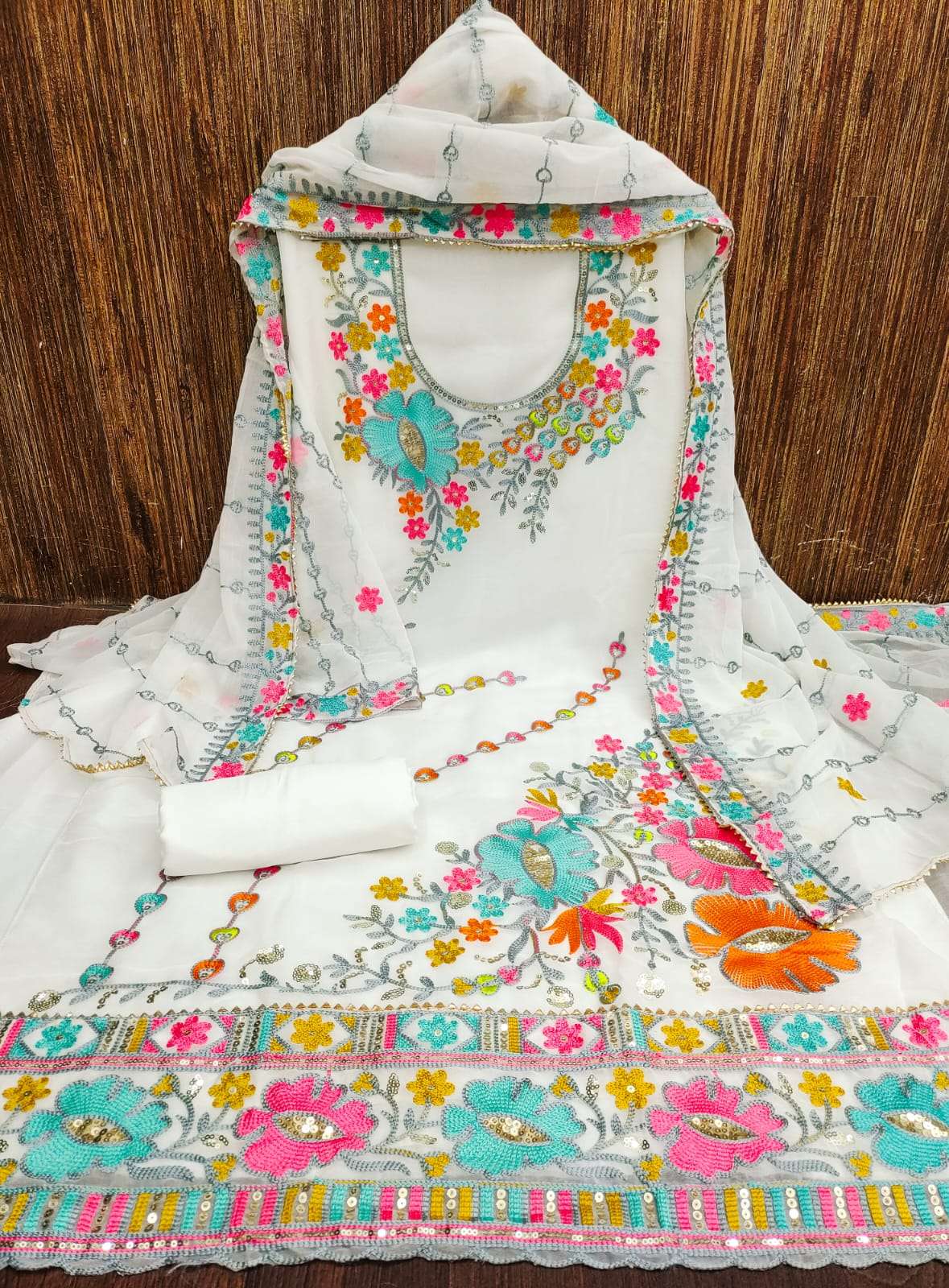 btm-082 georgette heavy chain stitch with sequence work suit 