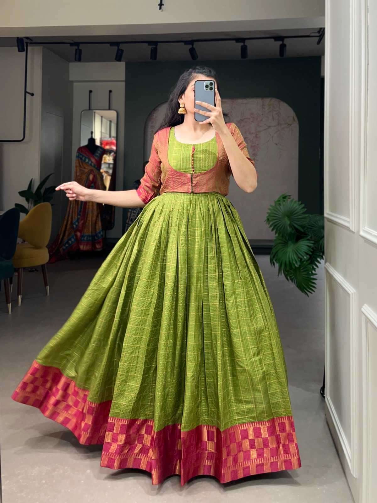 pr ynf5309 Zari Chex Zari Weaving work gown