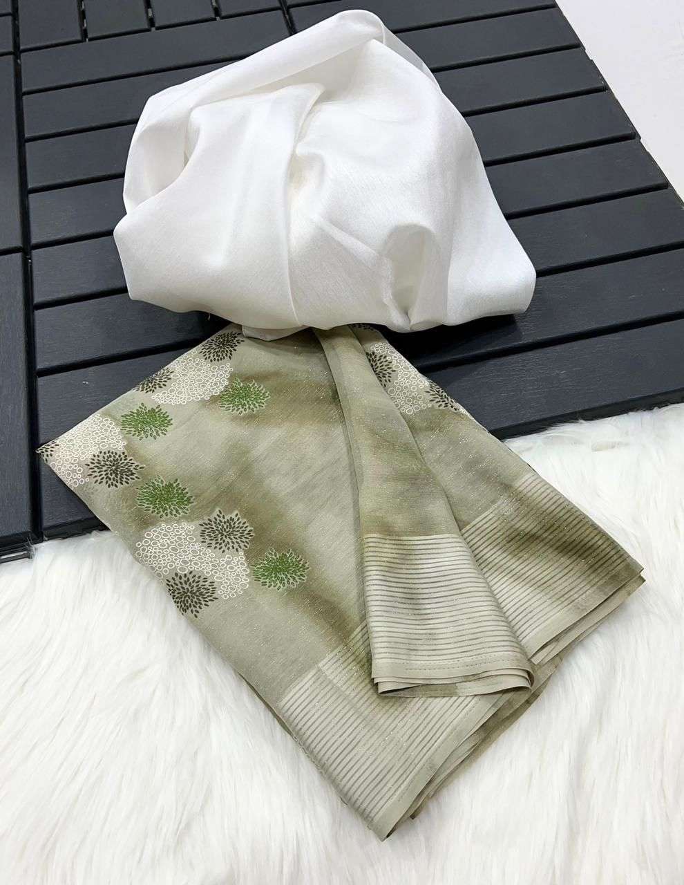 Flowers Handbrush Print Silver Zari Georgette Fabric wholesale saree