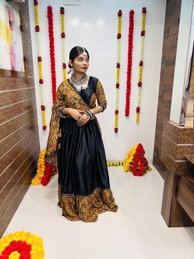 aawiya 7056 navratri special silk fashionable stitch lehenga unstitch choli