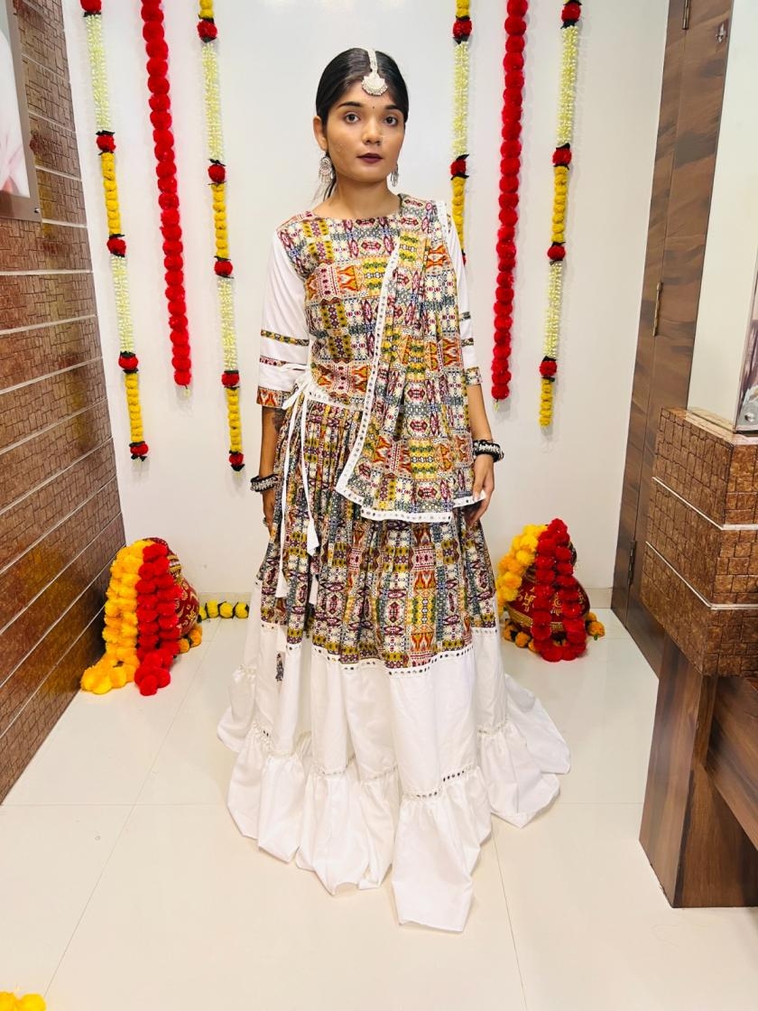 aawiya 7058 navratri special stitch lehenga unstitch choli with dupatta