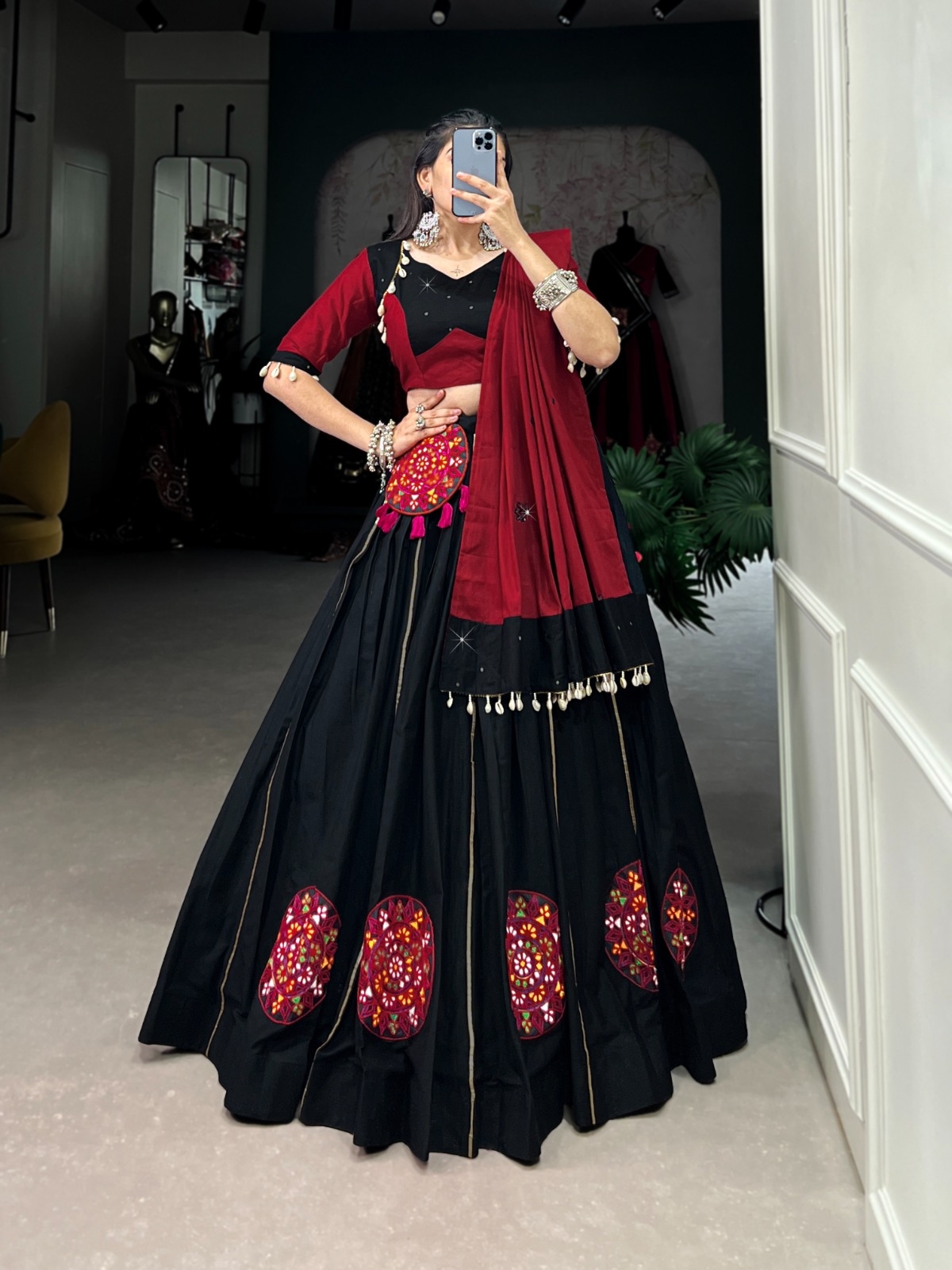 LNB1603BLK Pure Cotton Plain And Gamthi Patch Work wholesale lehenga