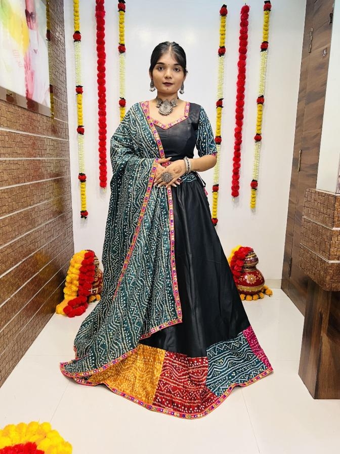 aawiya rajwadi vol 7 cotton silk 7040 readymade navratri chaniya choli in wholesale surat