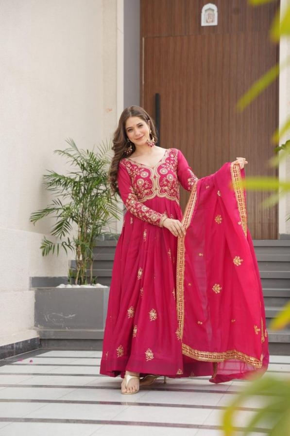 lw 9230 exclusive star georgette readymade gown with dupatta in wholesale surat