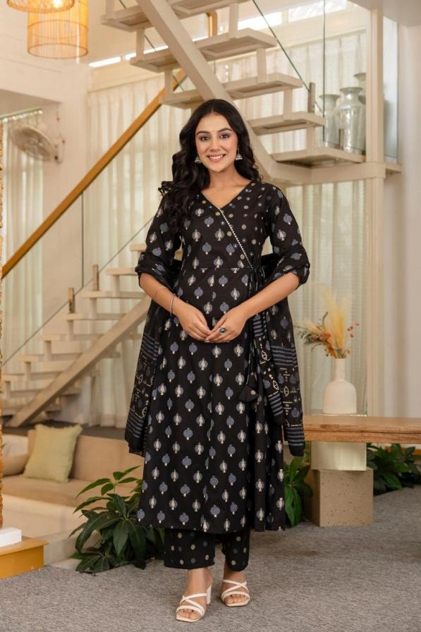 pr modern pattern fully stitch cotton amazing combo suit in wholesale surat