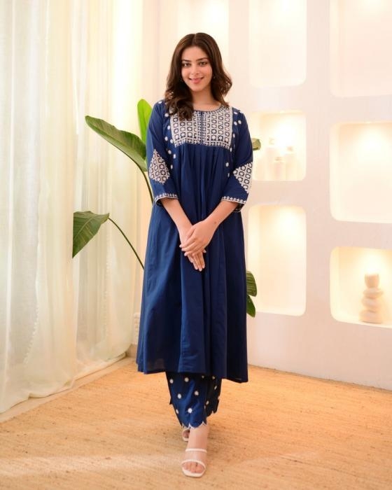 PR 9STAR FASHION SHAYONA HIT VISCOSE RAYON WITH EMBRODERY WORK FANCY DESIGNER SUITS IN WHOLESALE SURAT