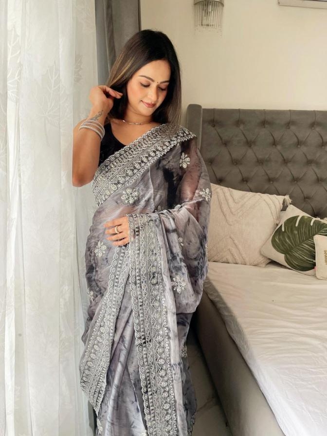 pr kc 826 attractive burburry sprey print saree in wholesale surat