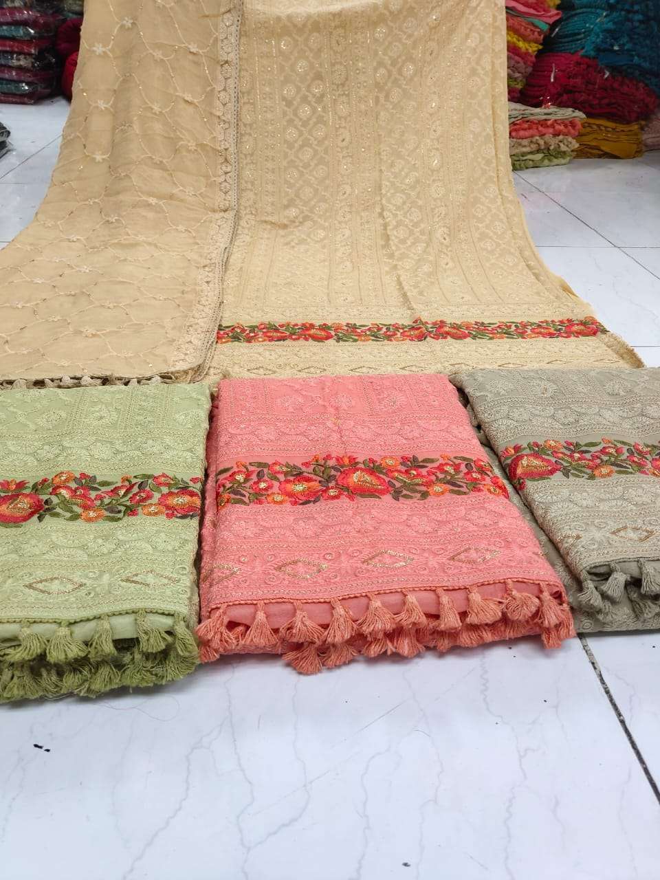 LAKHNAVI BY UTSAV NON CATALOGUE 4 COLOUR MATCHING SUITS