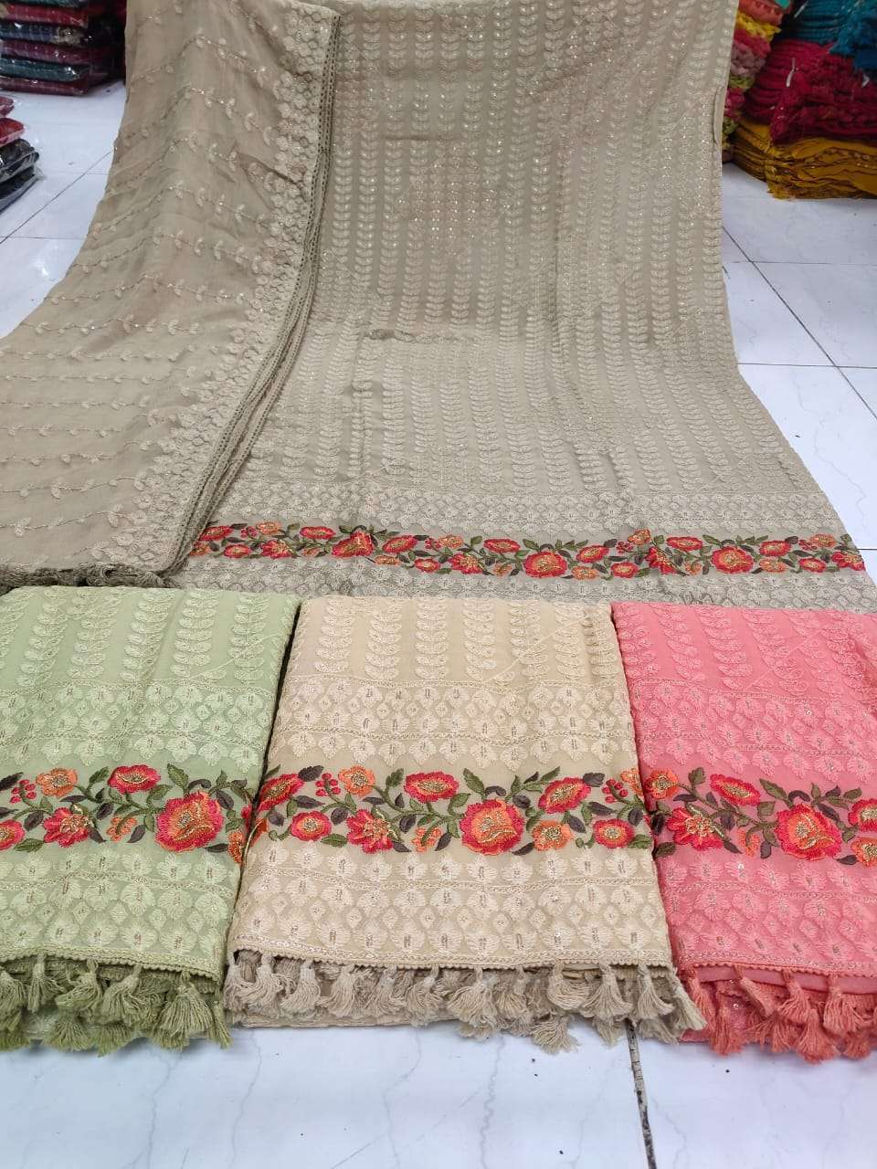LAKHNAVI BY UTSAV NON CATALOGUE 4 COLOUR MATCHING SUITS