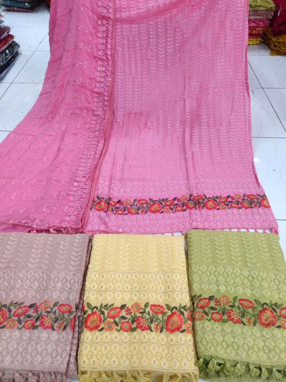 LAKHNAVI BY UTSAV NON CATALOGUE 4 COLOUR MATCHING SUITS