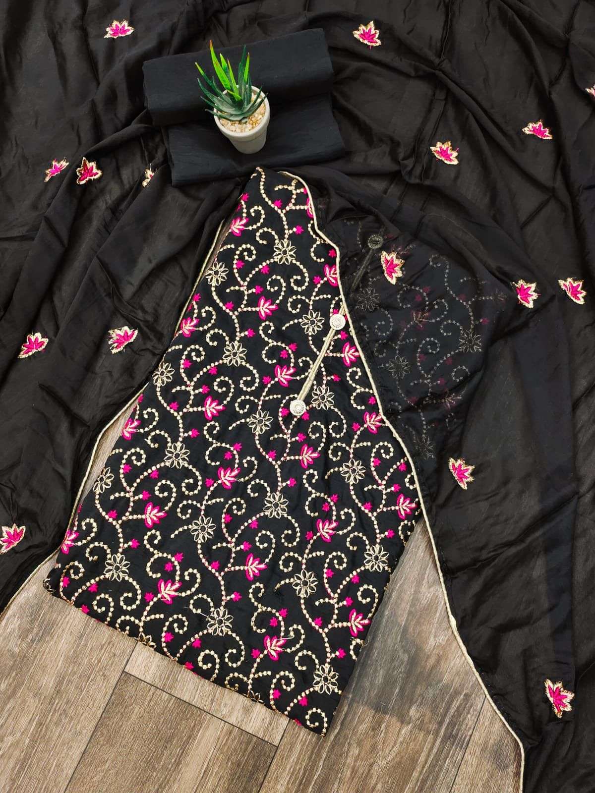 BT-17 DESIGNER MUSLIN COTTON HEAVY EMBROIDER WORK NON CATALOG SUIT 