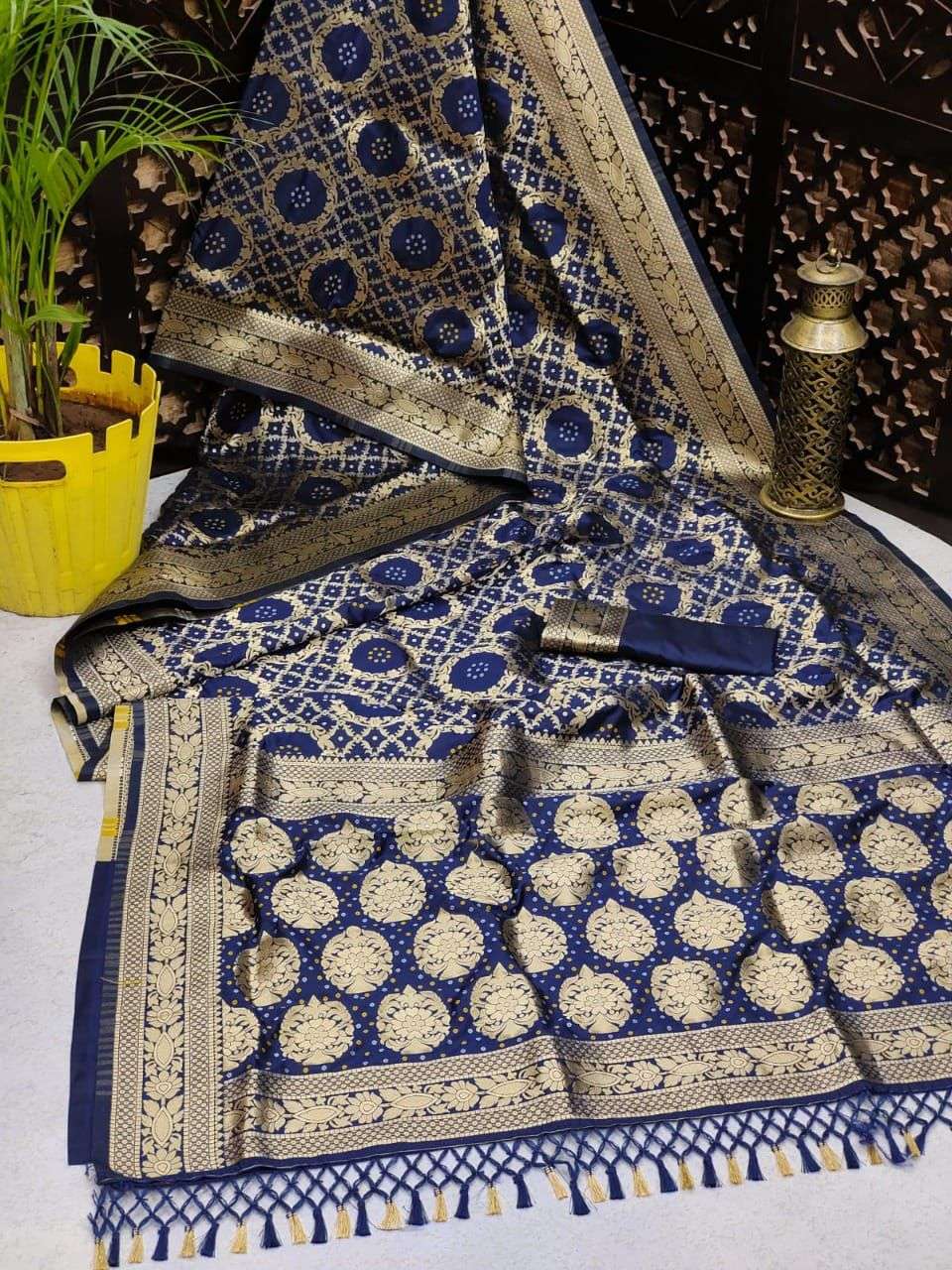 BT-10 PURE BANARASI SILK SAREE BANDHANI TYPE MEENAKARI SAREE 
